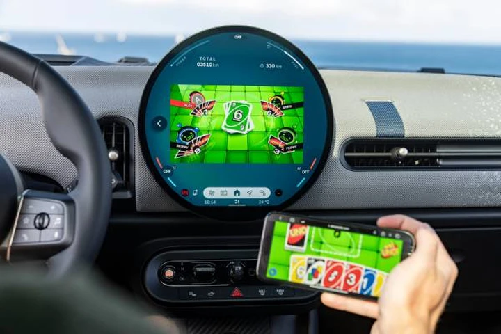 MINI introduce l'in-car gaming