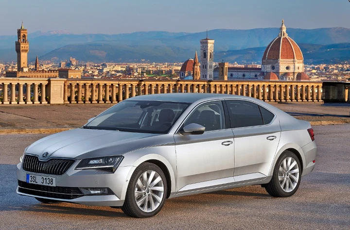Nuova Skoda Superb 2015: prezzi da 25.900 euro