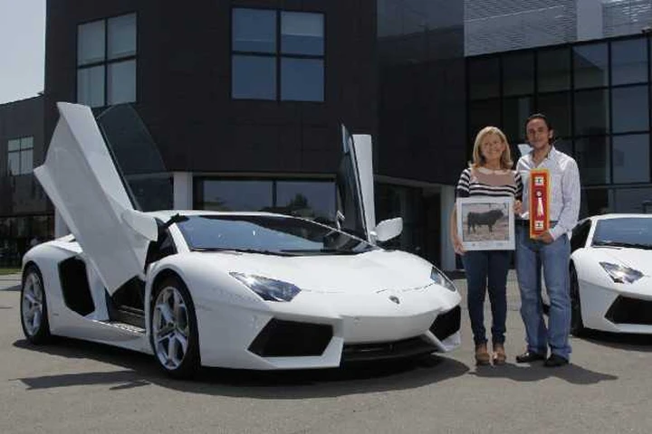 Lamborghini: gli allevatori del toro Aventador in visita a Sant’Agata