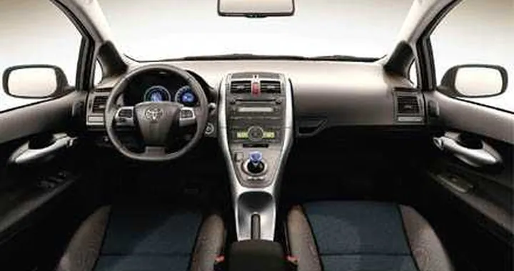 Toyota Auris HSD: ibrida da 21.900 euro