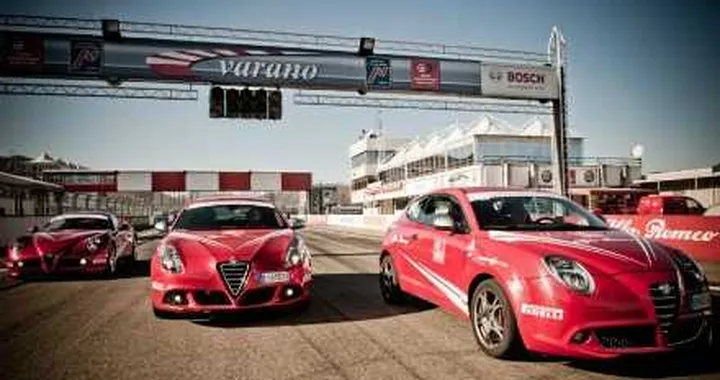 Guida sicura Alfa Romeo con Andrea de Adamich