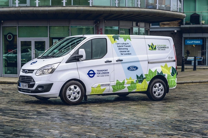 Ford Transit PHEV: a Londra i veicoli commerciali elettrificati battono i diesel