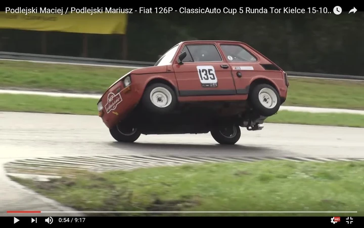 In pista con una Fiat 126 acrobatica [Video]