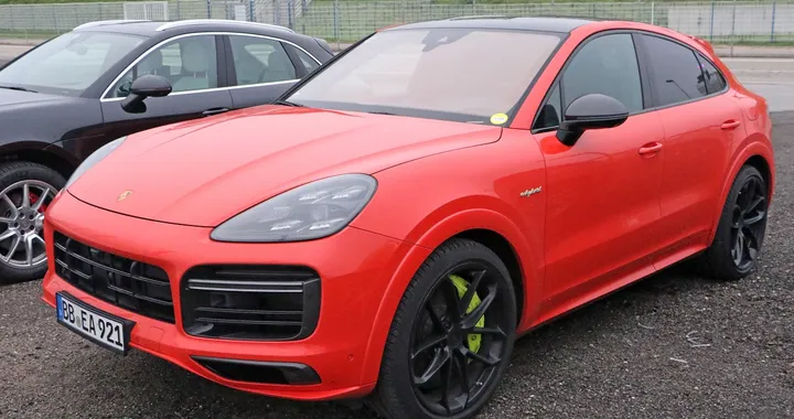 Porsche Cayenne Coupé Turbo S E-Hybrid RS: le foto spia del SUV da 800 CV