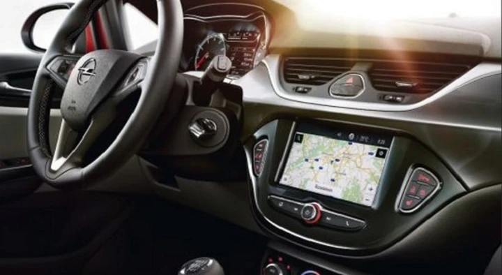 Opel: il nuovo navigatore Navi 4.0 IntelliLink per Karl, Adam e Corsa
