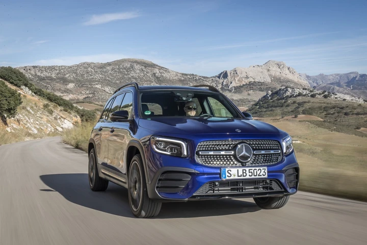 Mercedes GLB: le immagini ufficiali