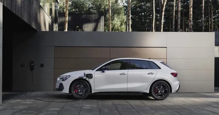 Audi A3 si aggiorna: interni rivoluzionati e plug-in più efficienti