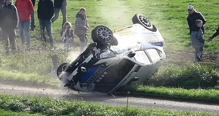 Incidente nel rally con la Renault Clio [Video]