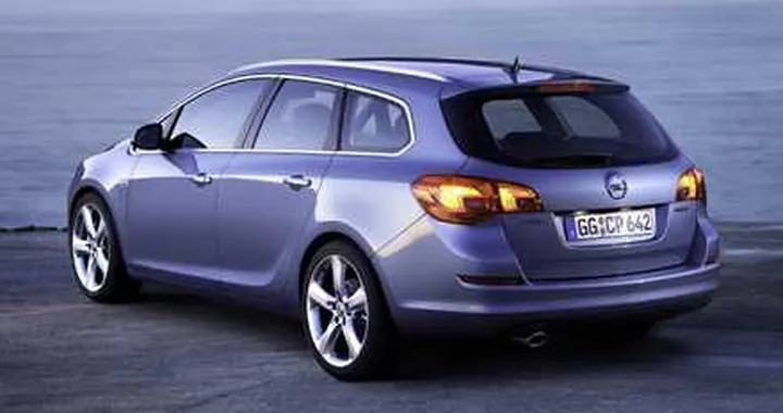 Opel Astra Sports Tourer: via quegli spigoli