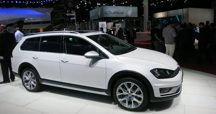 Volkswagen Golf Alltrack, live dal Salone di Parigi 2014
