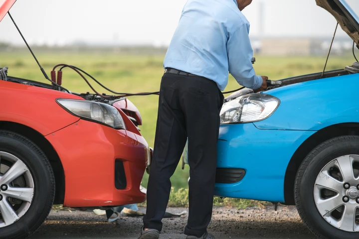 Batteria auto scarica: cosa fare per ripartire