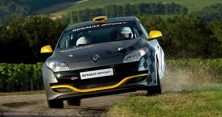 Renault Megane RS N4: voglia di rally