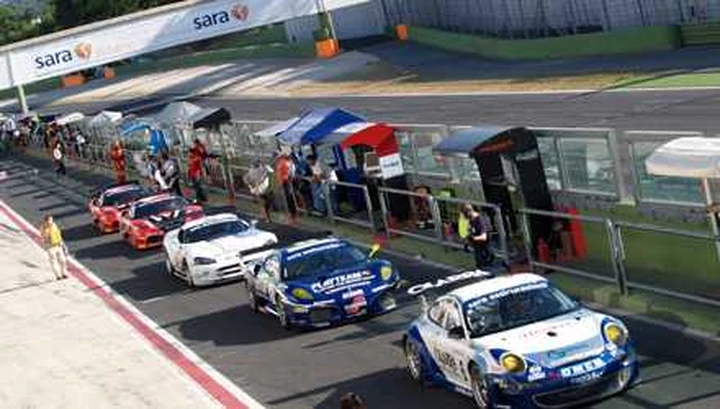 Porsche e Ferrari nella prima del Campionato Italiano GT a Vallelunga