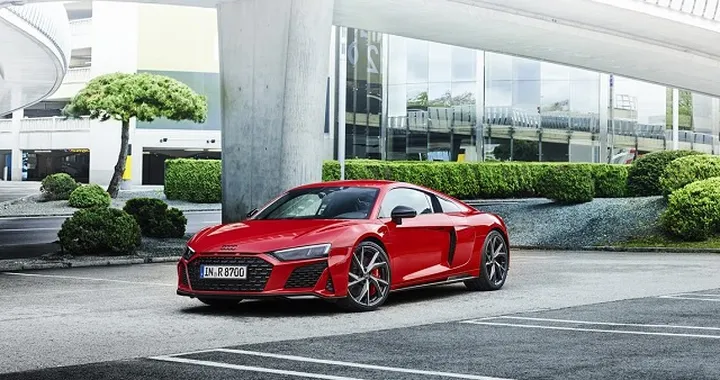 Audi R8 V10 Performance RWD: dotazioni e prezzi