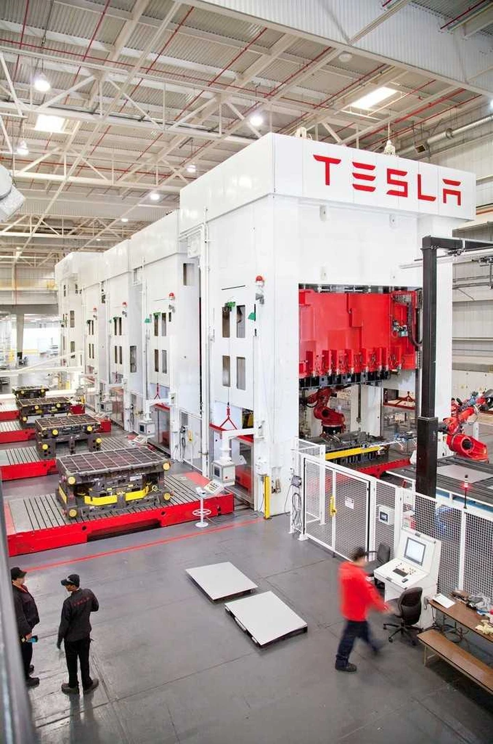 Tesla Model S, l'assemblaggio