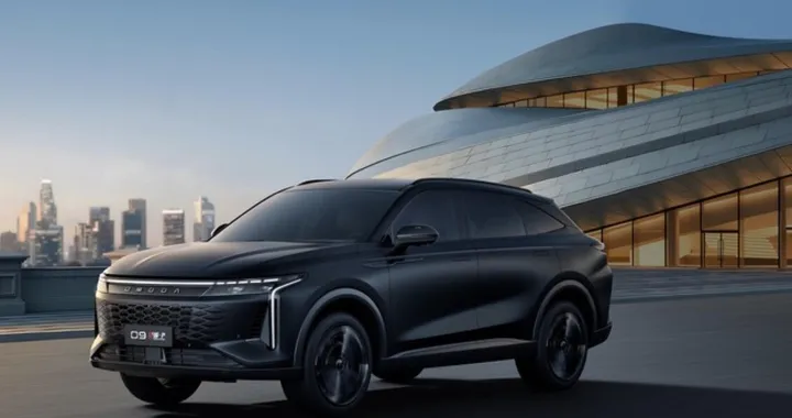 Omoda 9 SHS-P Black Knight Edition: lusso total black e 537 CV plug-in