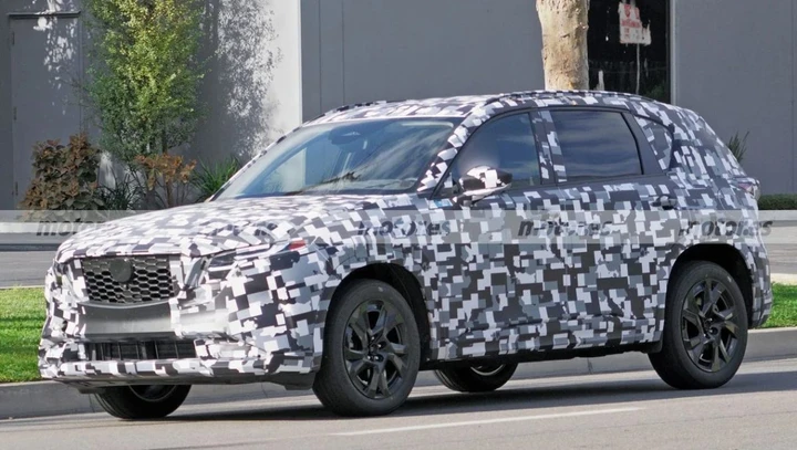 Mazda CX-5 2026: tra render e foto spia, il futuro del SUV giapponese