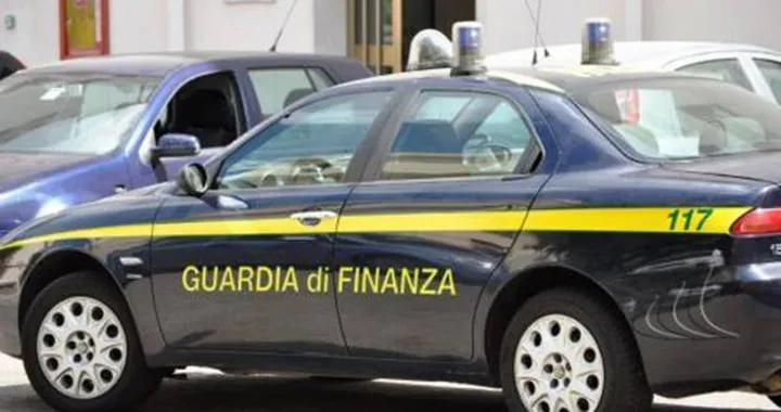 Supercar intestate a prestanome nullatenente: maxi operazione di sequestro