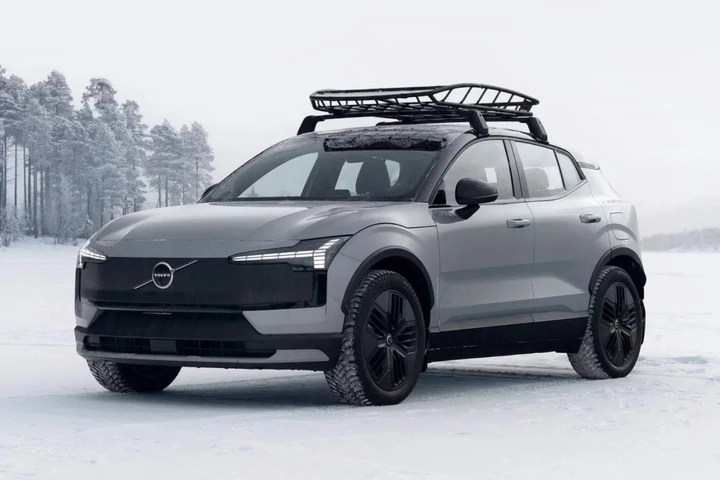 Volvo, un anno difficile: perdite significative e tagli ai costi