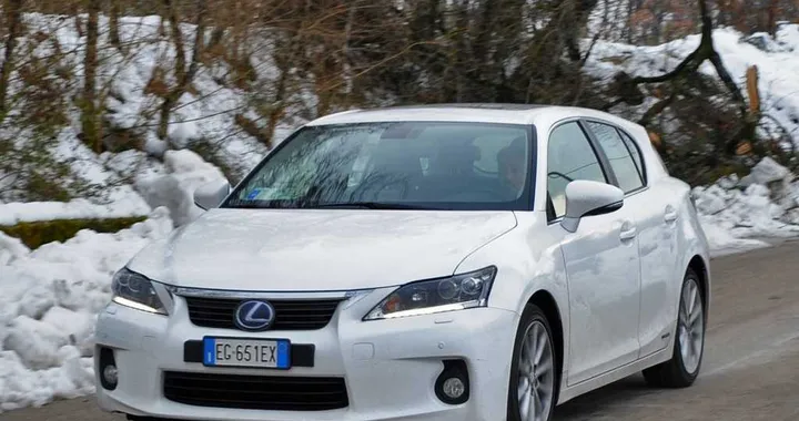 Lexus CT200h: la prova su strada