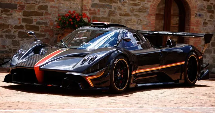 Pagani Zonda Revolution: 