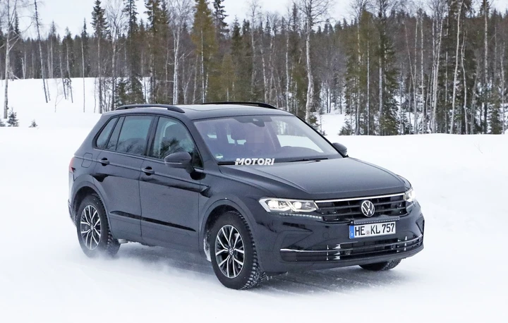 Volkswagen Tiguan restyling: le foto spia
