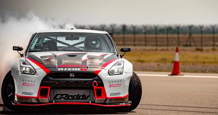 Nissan GT-R: drift da record a 304,96 km/h