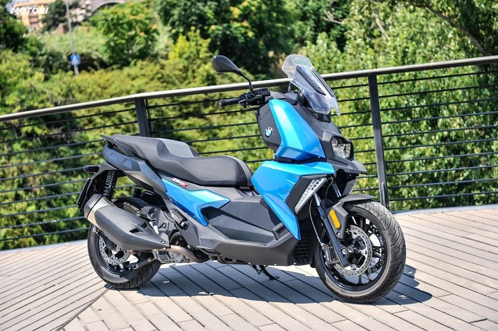 BMW C 400 X: la prova su strada