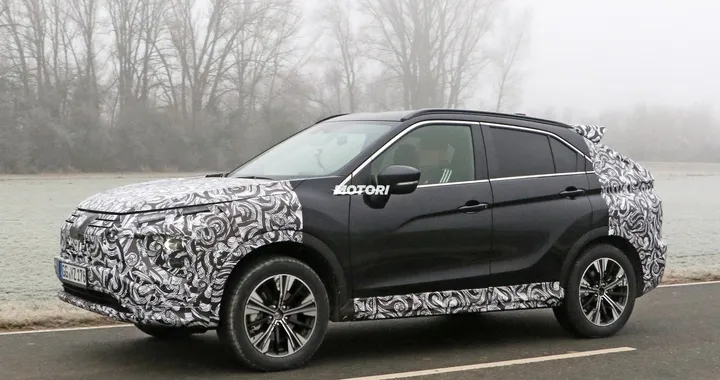 Mitsubishi Eclipse Cross, foto spia del restyling