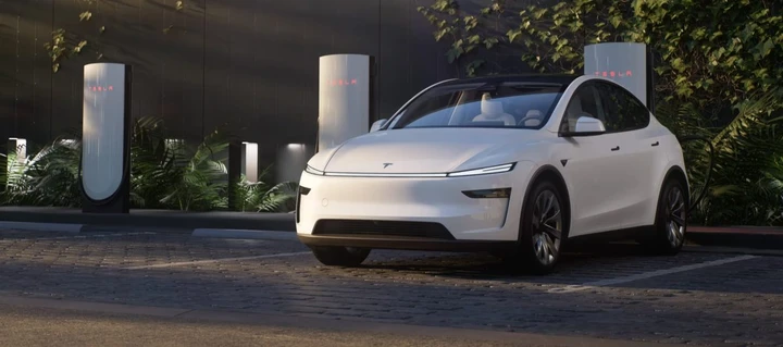 Tesla Model Y 2025: tutte le novità del restyling: a partire da 44.900 euro