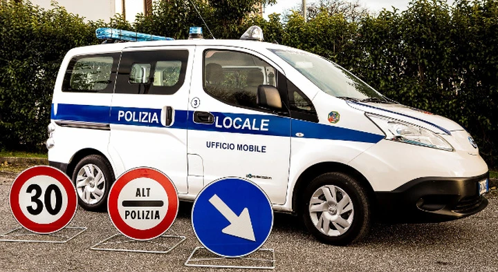 Nissan e-NV200: ufficio mobile per la polizia locale