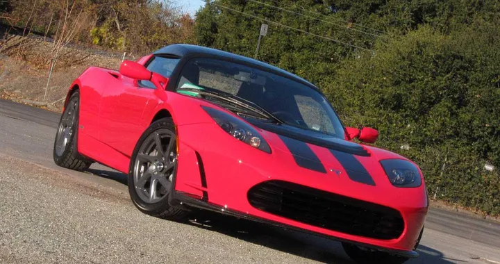 Tesla Roadster 2012: novità per la versione europea
