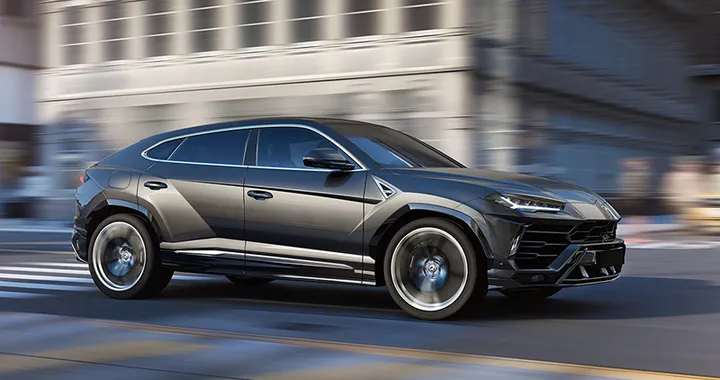 Lamborghini Urus: l'ibrido plug-in resta, l'elettrico aspetta
