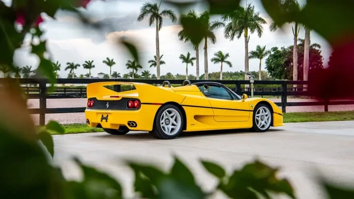 Ferrari F50 di Ralph Lauren: il giallo dei sogni all’asta di Monterey