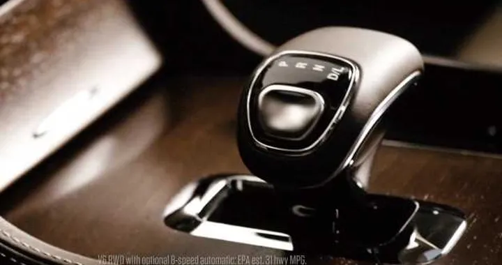 Chrysler 300C 2012, arriva l'automatico a 8 marce