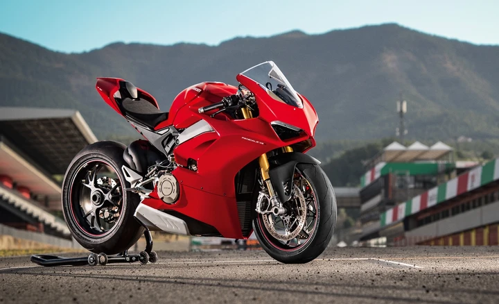 Ducati Desmosedici Stradale: i segreti del V4 di Borgo Panigale