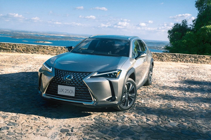 Lexus UX 2019: nuove immagini ufficiali