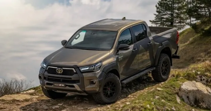 Toyota Hilux AT33 Arctic Trucks debutta in Italia in serie limitata