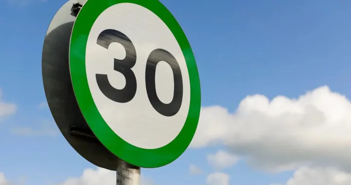 Nuovi segnali stradali con bordo verde: qual è il loro significato