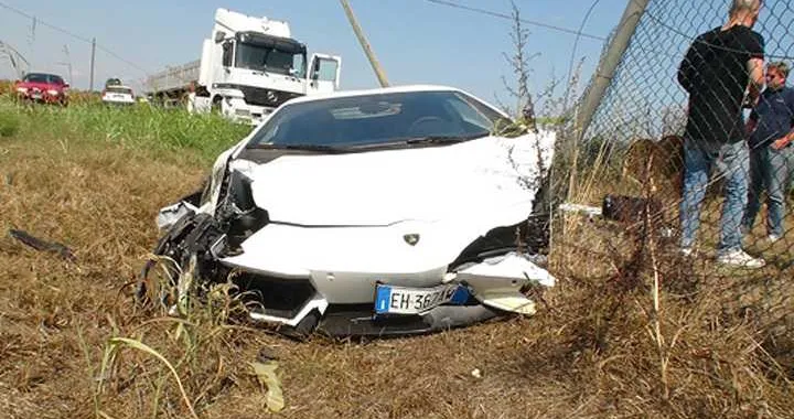 Incidente Lamborghini Aventador: il video