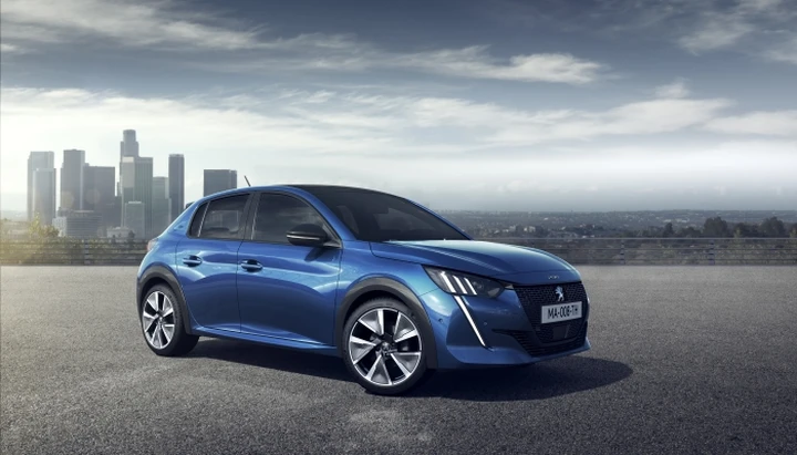Peugeot e-208, partner del Jova Beach Party