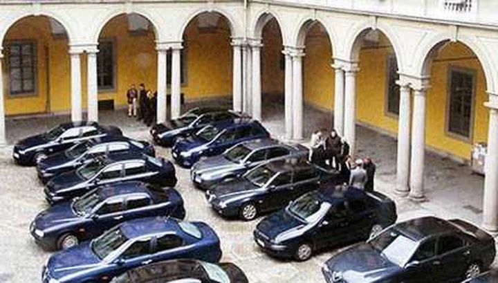 Auto blu, immunità per chi le guida