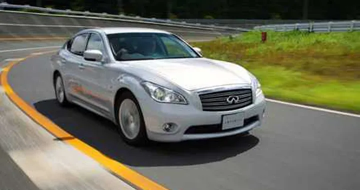 Infiniti M35h: una ibrida da 364 CV