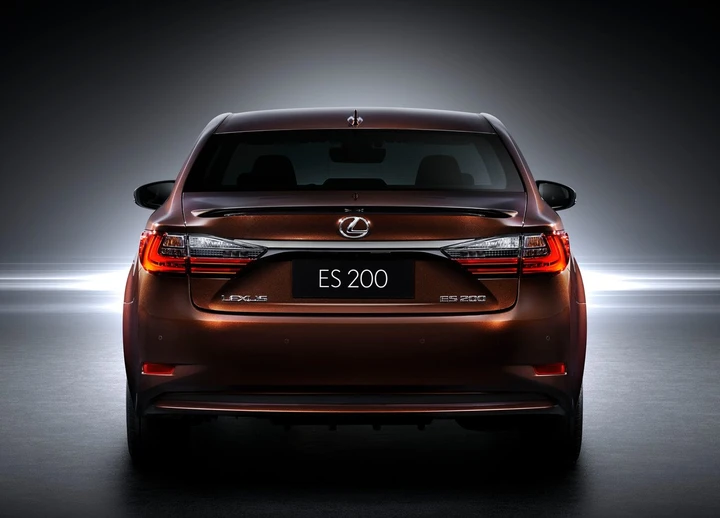 Lexus ES 2015: immagini ufficiali