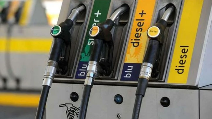 Carburanti, allarme consumatori su rincari diesel e ribassi benzina