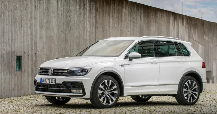 Volkswagen Tiguan MY 2016: debuttano il 2.0 BiTD e il pacchetto R-Line