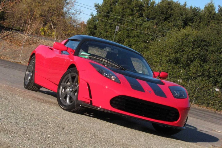 Tesla Roadster 2012: novità per la versione europea
