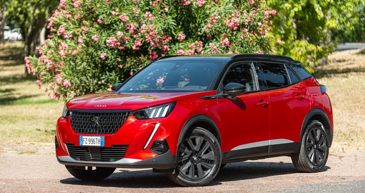 Peugeot 2008 1.2 PureTech GT EAT8: la prova su strada