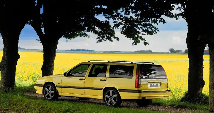 Volvo 850 festeggia venticinque anni