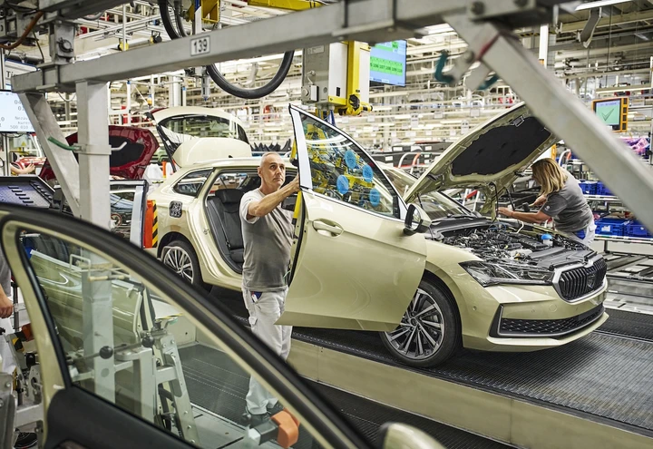Skoda Superb 2024 produzione Bratislava